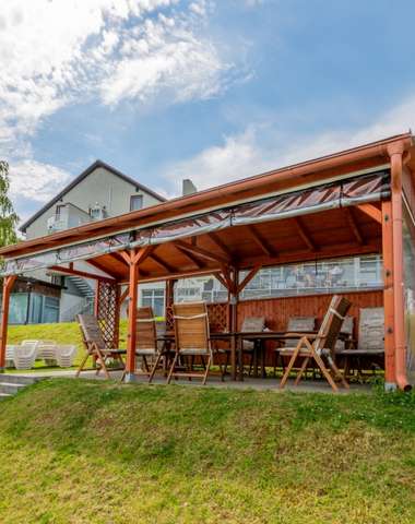 TP HOTEL DRUŽBA*** má vynikajúcu polohu hneď pri Slnečných jazerách