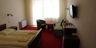 K dispozícii 6 izieb dvo-jposteľových (manželská posteľ)