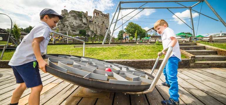 Zábavný park Ogrodzieniec v Poľsku
