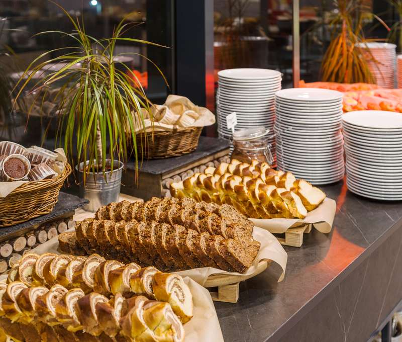 V komplexe na vás čaká rodinná reštaurácia, snack bar a vonkajší bar