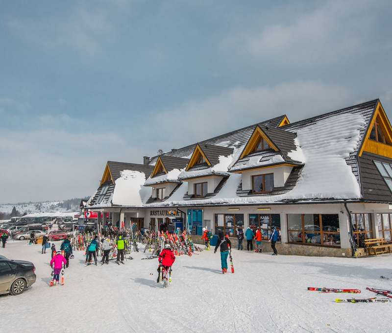 Parkovanie v lyžiarskom stredisku Jurgow Ski je k dispozícii zdarma