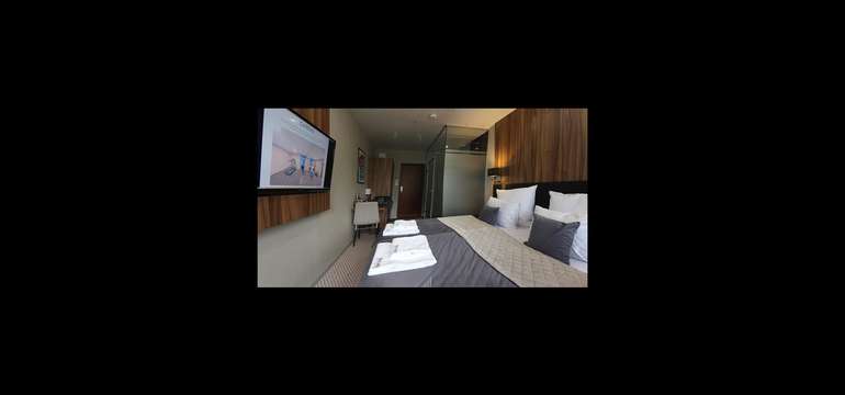 Moderná izba Deluxe: king size posteľ, minibar, sejf, TV, Wi-Fi, kúpeľňa