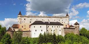 Zvolenský zámok sa týči kúsok od hotela Poľana***