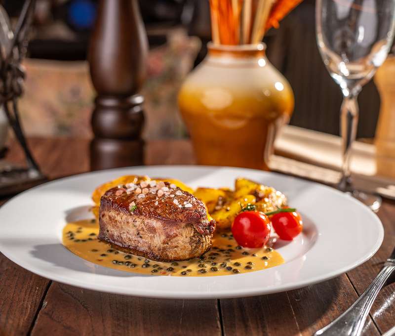 200 g Hovädzí "Pfeffer" steak s opekanými zemiakmi pre 1 osobu