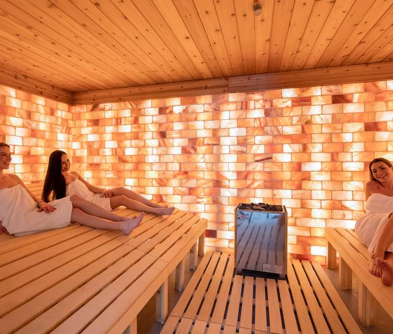 Prostorná sauna v novém wellness centru v GRAND HOTEL BELLEVUE****