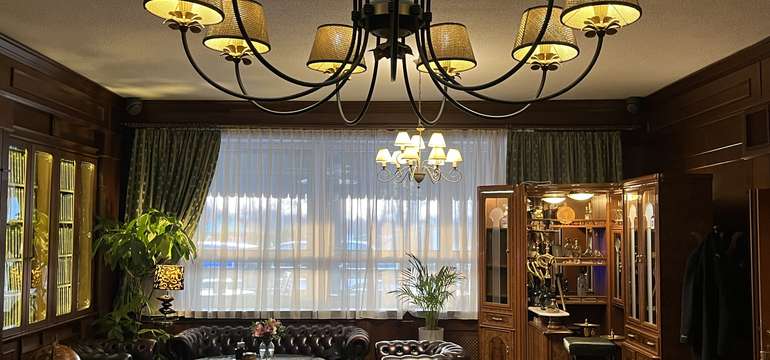 Exkluzívny anglický lobby bar s ponukou rumov, koňakov a celebritných vín