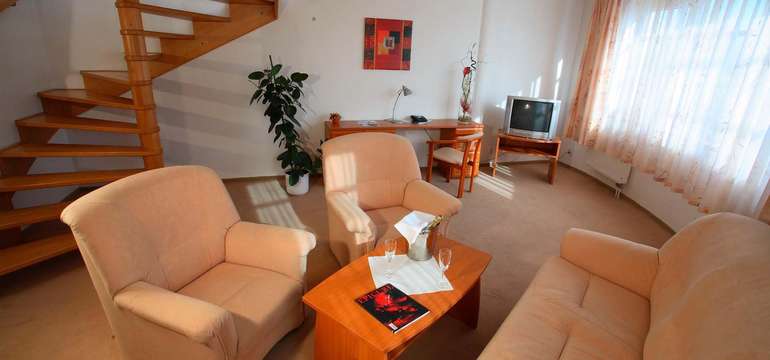 Hotel Summit