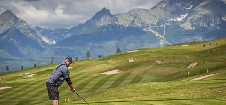 Zľava na zapožičanie golfového vybavenia, vstup na tréningové plochy driving range a putting green
