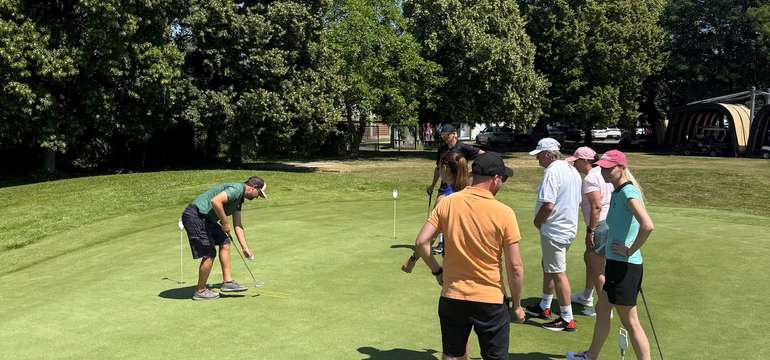 Intenzívny víkendový golfový kurz v Golf Club Welten v Báči