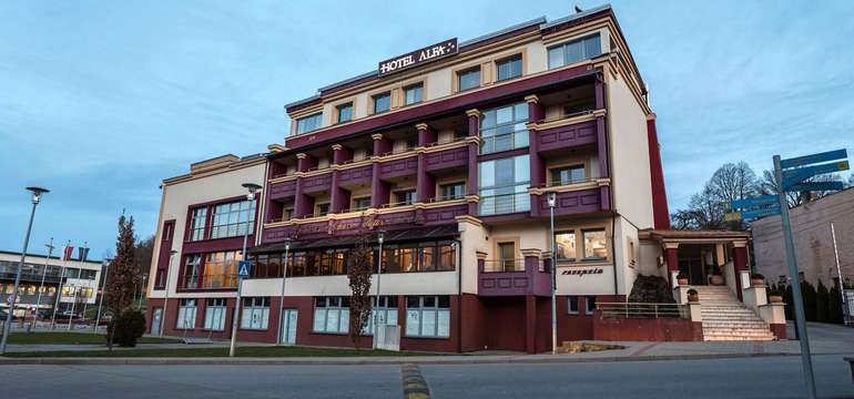 Hotel Alfa je elegantný trojhviezdičkový hotel v centre mesta Giraltovce