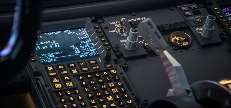 Realistický letecký simulátor B738-M