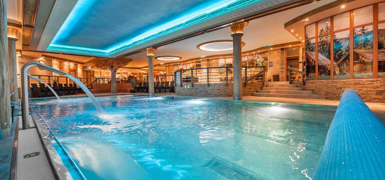 Plavecký bazén v AQUA SPORT HOTEL***
