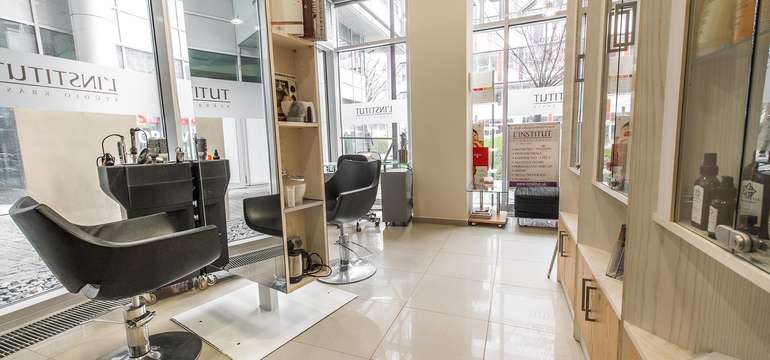 Pekný, moderný salón s profesionálnym prístupom