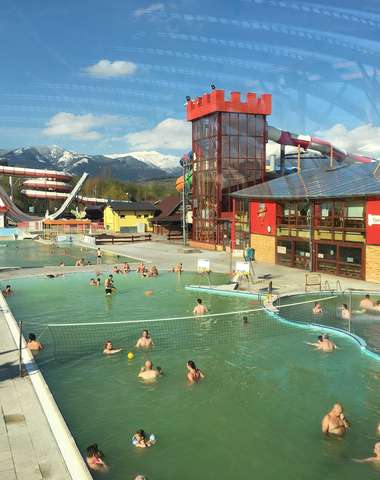 Obľúbený aquapark Tatralandia sa nachádza len 100 m od chatiek