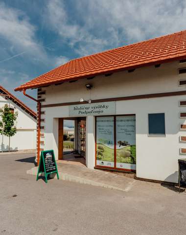 Predajňa priamo v areáli Masarykov dvor s regionálnymi produktami