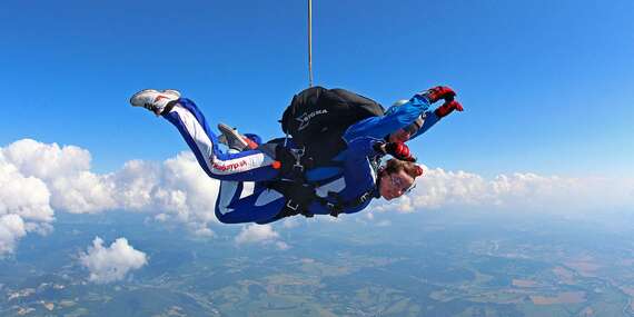 5 LETÍSK V PONUKE: Darujte zážitok na celý život – tandemový zoskok + záznam z kamery - bez ďalších doplatkov/Boleráz , Slávnica, Nové Zámky, Martin, Senica