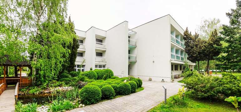 Krásné okolí hotelu Harmony