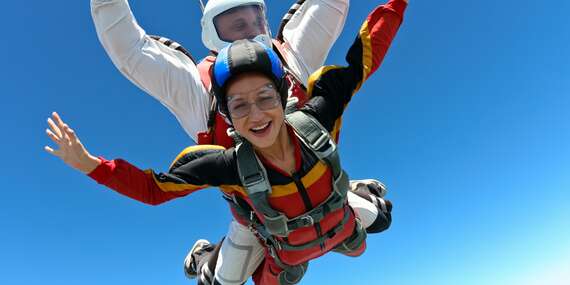 Tandemový zoskok z lietadla - jednoduchá cesta k absolútnemu pocitu slobody/Nové Zámky