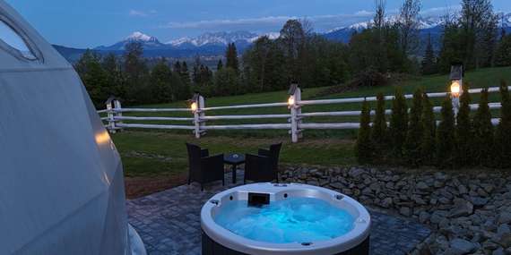 Mountain Glamp s výhľadom na poľskú stranu Tatier, privátnou vírivkou a raňajkami doručenými ku dverám/Poľsko - Vysoké Tatry - Poronin