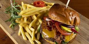 Štavnatý burger v petržalskom Beer Parku