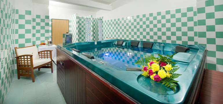 Nechybí whirlpool, sauna a bazén