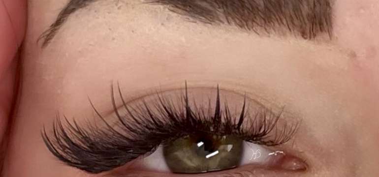 Dokonalý pohľad bez námahy: predĺženie rias s mascara efektom