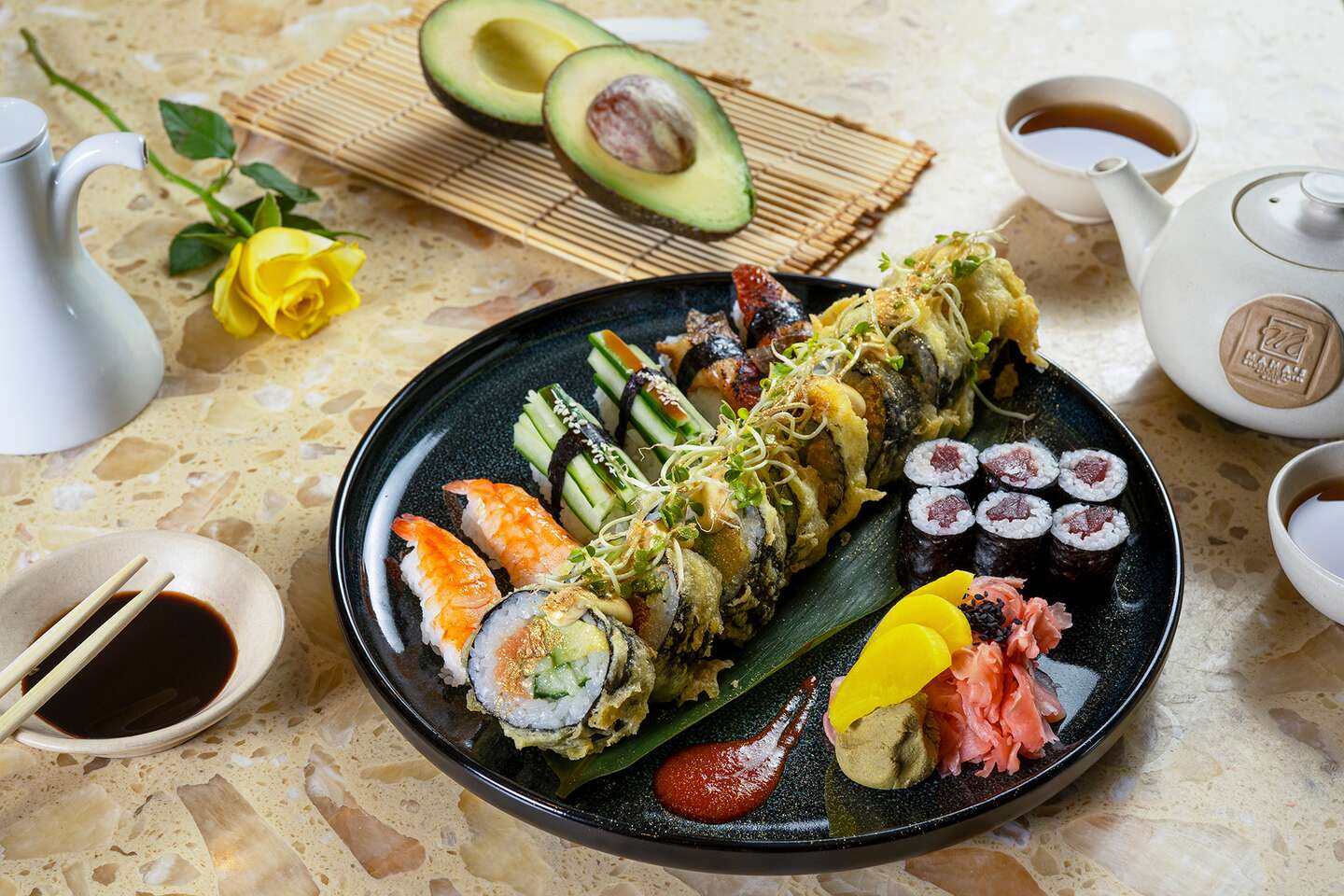 Sushi set selection pre dvoch v reštaurácii Hotela Mama's ****