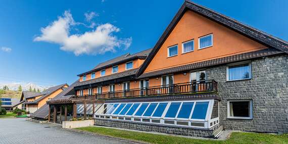NARODENINY: Tatranský rodinný Hotel Sipox*** s polpenziou a wellness, aj počas Štefana s Armstrongom - 1 dieťa do 9,99 rokov ZADARMO!/Vysoké Tatry - Štrba