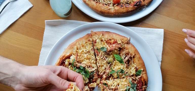 Vegánska pizza z Loove restaurant by Vegana, so sebou "take away" alebo s donáškou