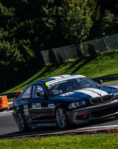 Pilotujte pretekárske BMW E46