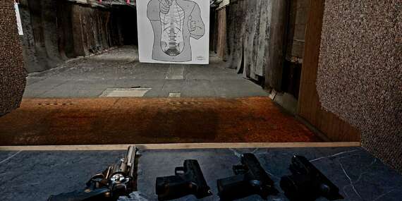 Ostrá streľba z guľových zbraní podľa výberu - Pištoľ Glock 44, samopal Thompson, Revolver Ruger.../Bratislava - Dúbravka