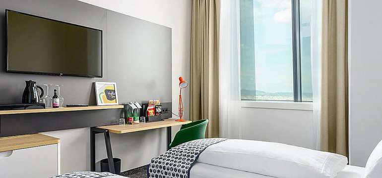 Štandardné izby hotela Holiday Inn Vienna -South sú moderne a štýlovo vybavené