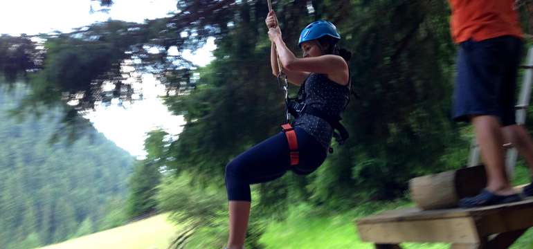 Adrenalínová jazda na kladke: Vyskúšajte obrí Zipline v Čutkove!
