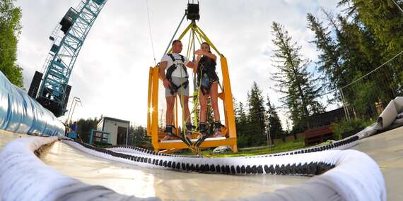 Extrémny bungee jumping z 90 metrovej výšky v poľskom Chorzówe/Polsko - Chorzów