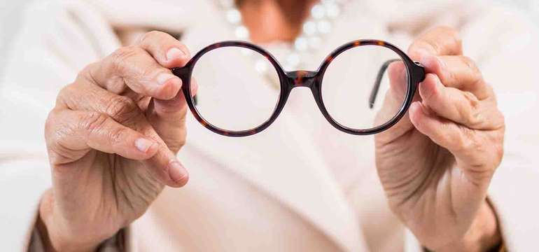 Očná optika, ktorá ponúka odborné očné vyšetrenie očným lekárom – oftalmológom
