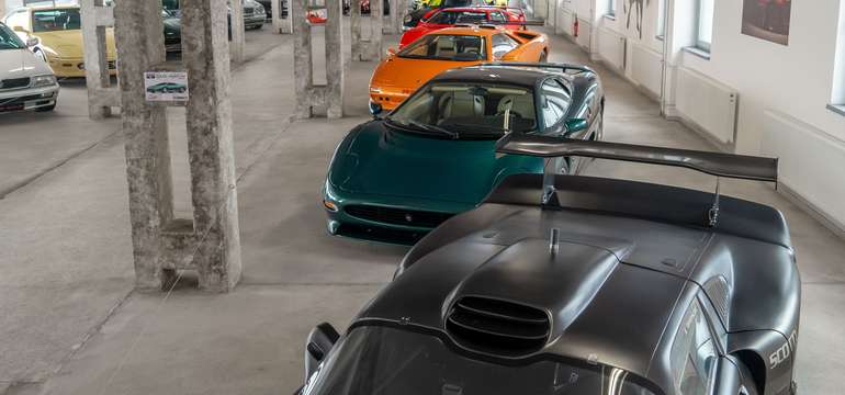 DOUBLE RED CARS MUSEUM: Najväčšie automobilové múzeum v strednej Európe!
