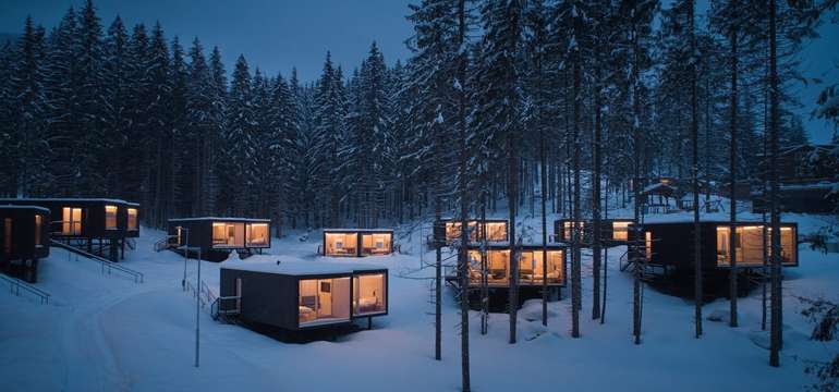 Björnson Tree Houses uprostred lesa pod Chopkom