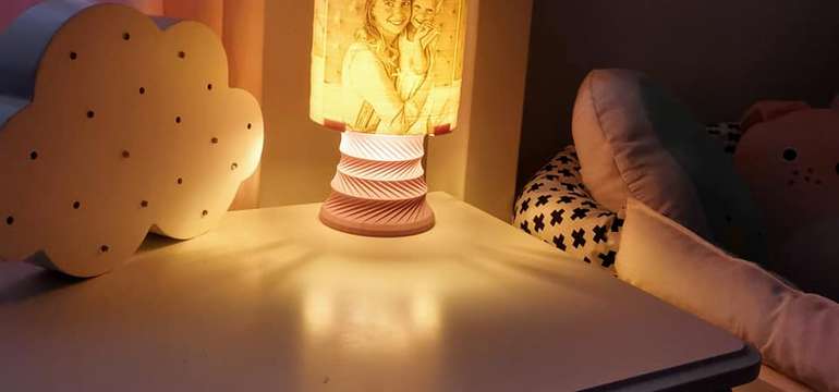 Lampa s vlastným motívom - rozžiarte svoje fotografie
