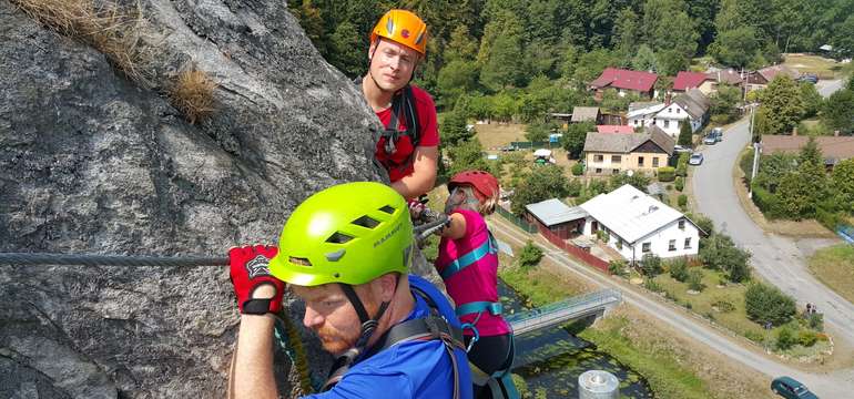 V teoretickém výkladu se dozvíte, jak překonávat sněhové a suťové pole