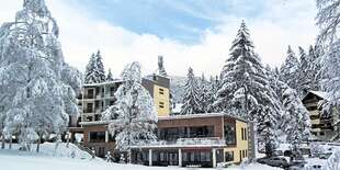 Hotel Hrabovo** s raňajkami - pár metrov od lanovky na Malinô Brdo