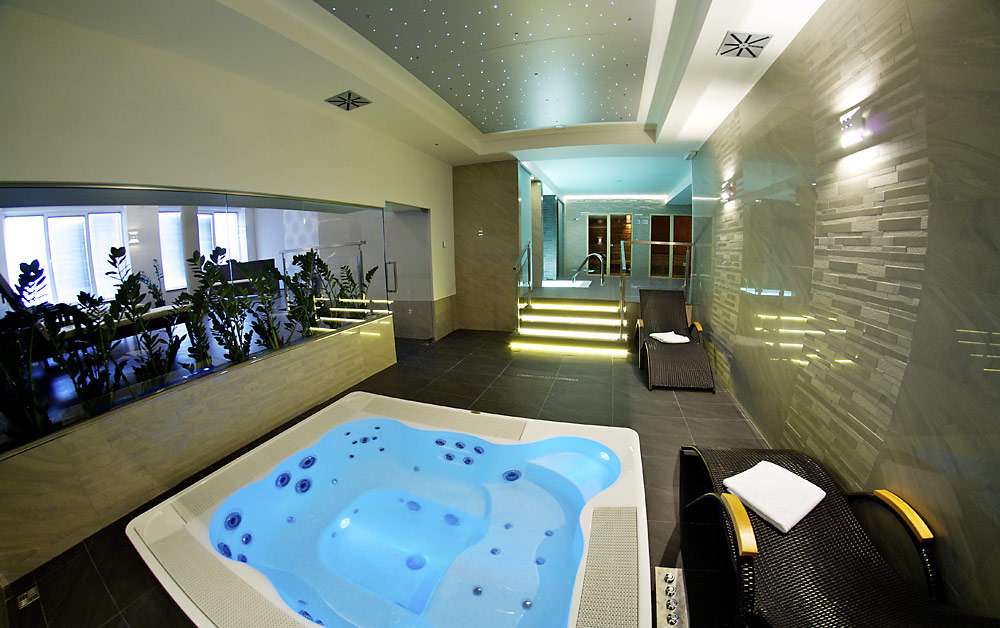 Romantika pod Vysokými Tatrami v nádhernom Kaštieli Lučivná *** s raňajkami a zľavou na wellness