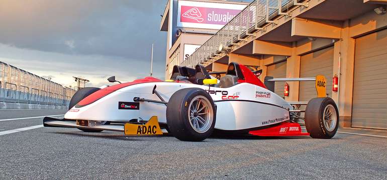 Pilotujte formulu, Porsche alebo Mustang na Slovakia Ringu
