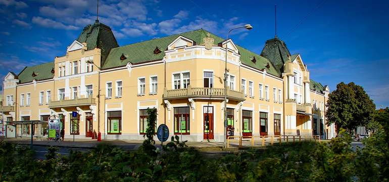 Neodmysliteľnou dominantou mesta Levice je kultúrno-historická pamiatka HOTEL LEV***