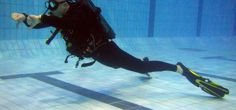 Ponor na skúšku v bazéne - PADI Discover Scuba Diving