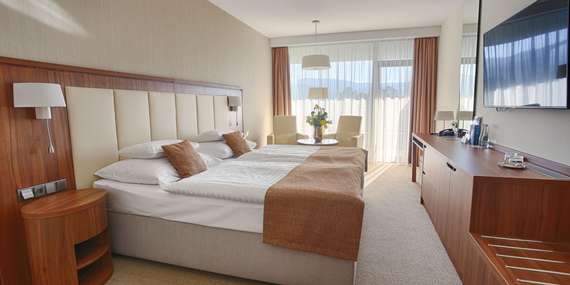 EXTRA ZĽAVY: 4-hviezdičkový Hotel Esplanade s polpenziou, wellness a extra procedúrou v termálnych kúpeľoch Piešťany/Piešťany