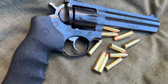 Ostrá streľba z guľových zbraní podľa výberu - Pištoľ Glock 44, samopal Thompson, Revolver Ruger.../Bratislava - Dúbravka