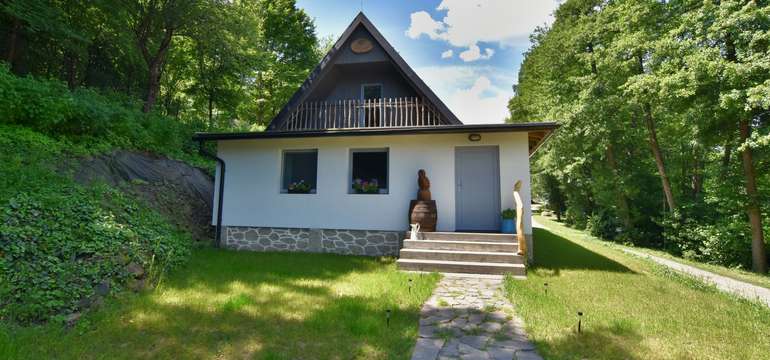 Chata Pekný les ponúka čarovné ubytovanie pri potoku na okraji lesa