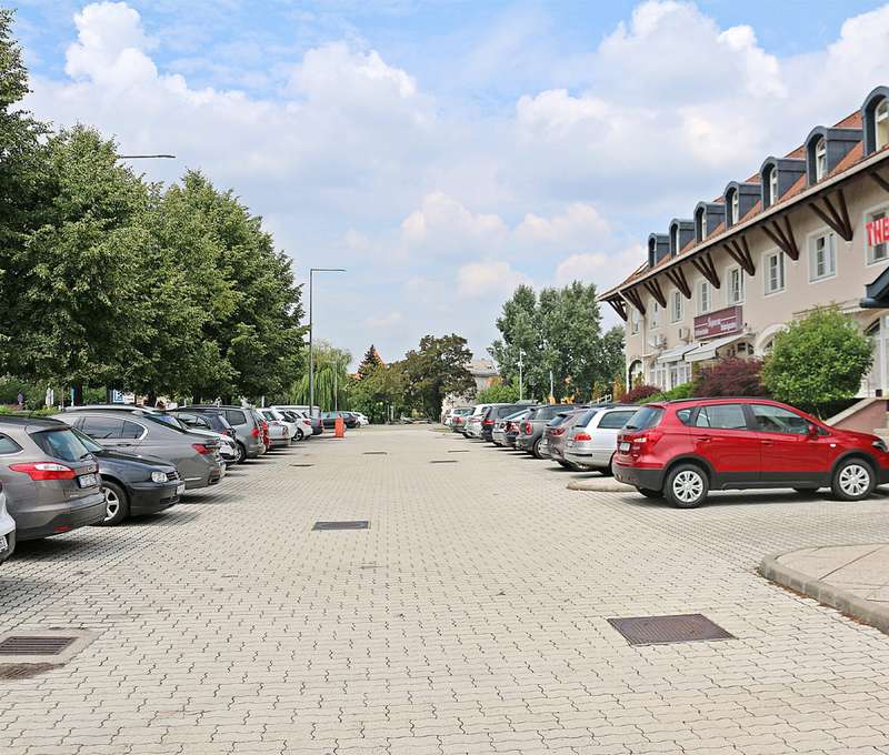 K dispozícii je veľké parkovisko