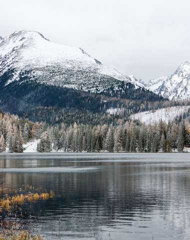 Štrbské pleso vo Vysokých Tatrách
