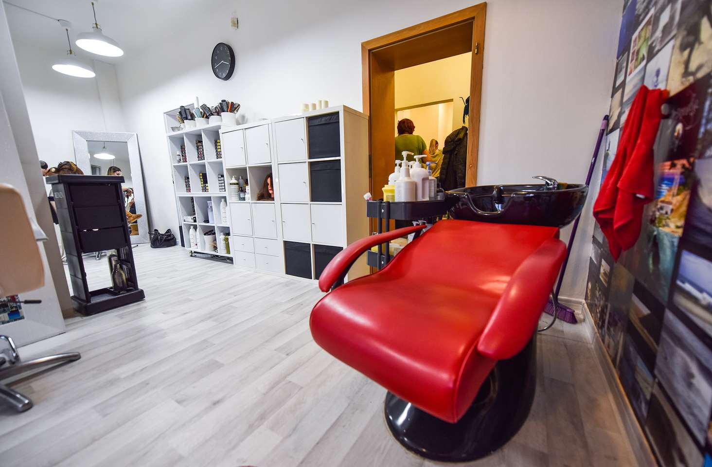 Nový strih, melír alebo farbenie a zábalová maska v salóne Inzone